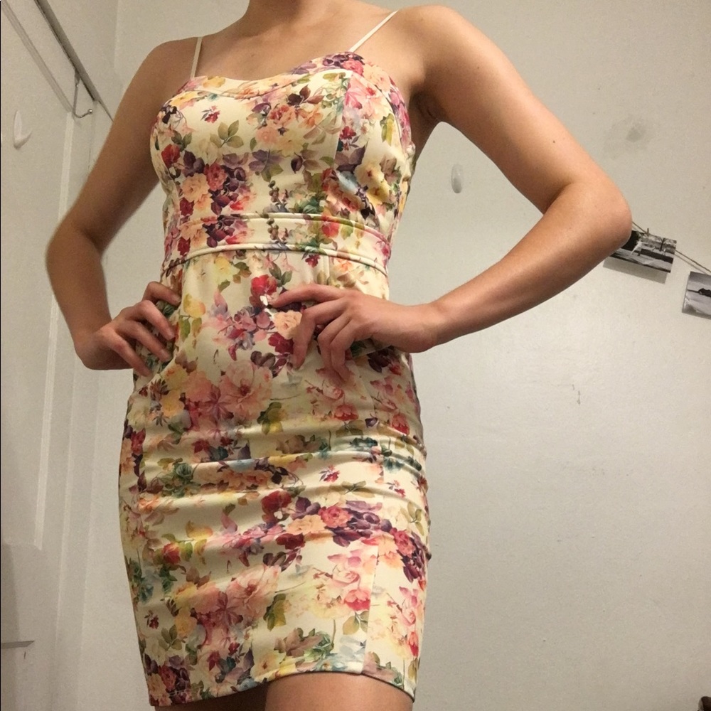 Floral Body con Tank Top Dress